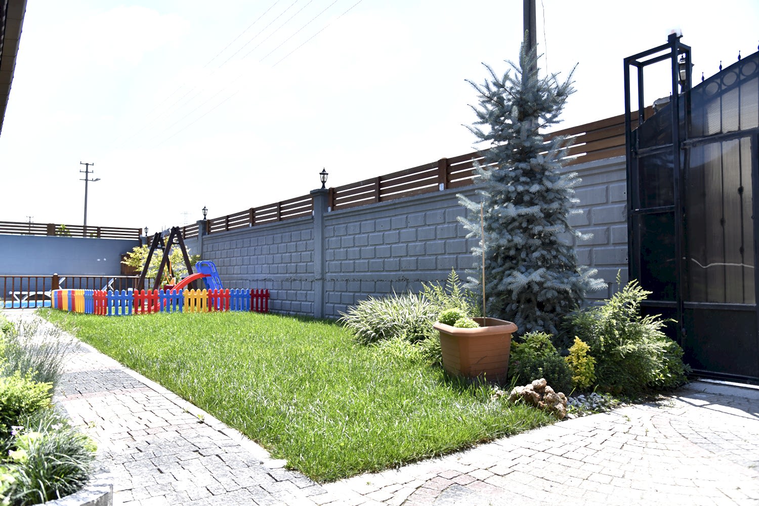 Peyzaj Uygulamaları ve Bahçe Bakımları