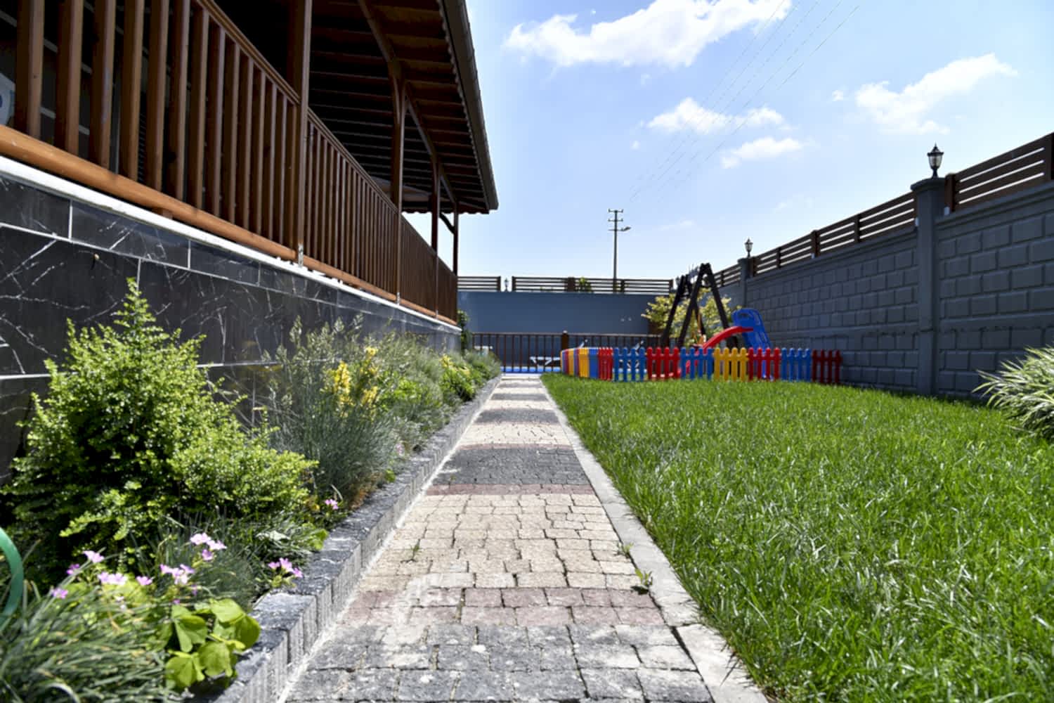 Peyzaj Uygulamaları ve Bahçe Bakımları