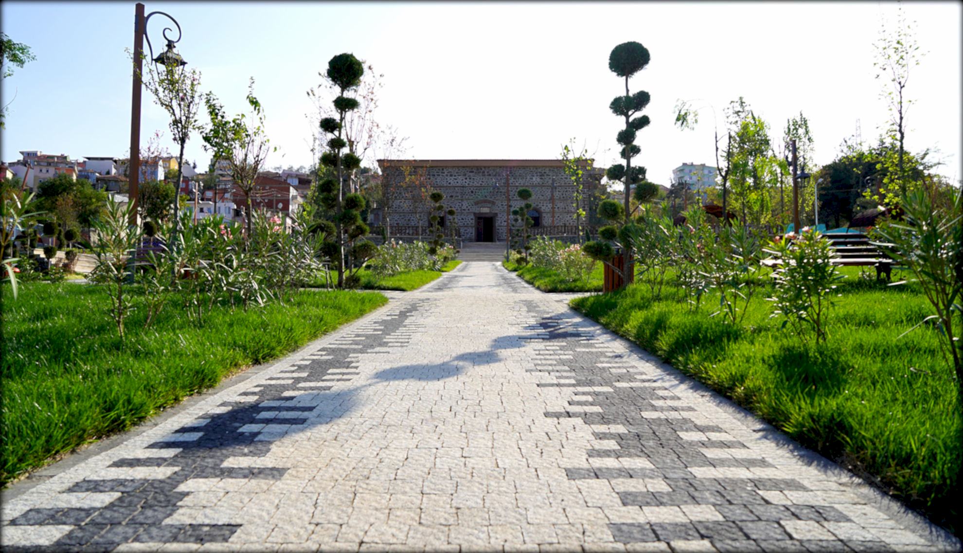 Peyzaj Uygulamaları ve Bahçe Bakımları
