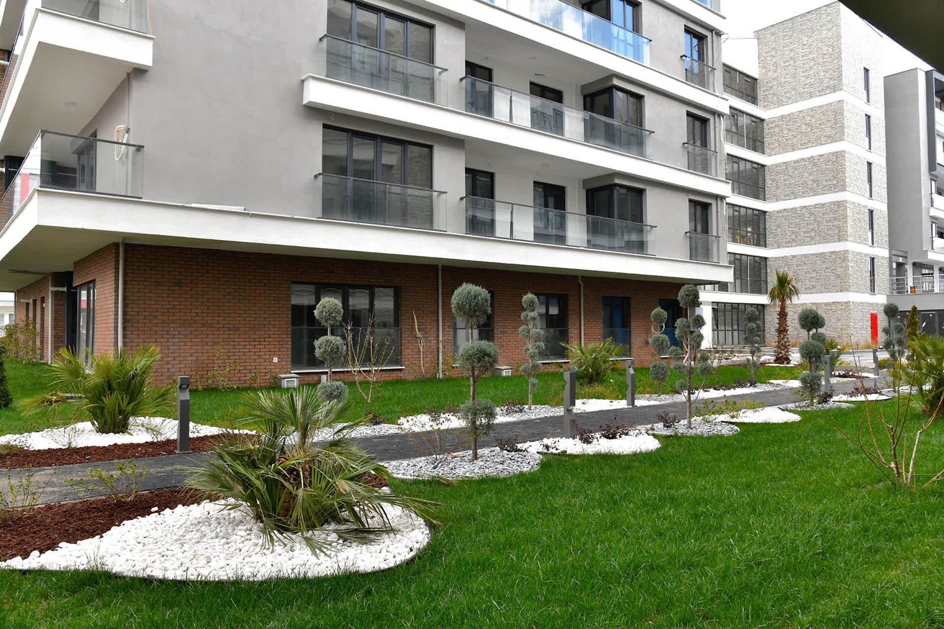 Peyzaj Uygulamaları ve Bahçe Bakımları